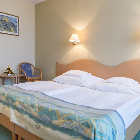 Hunguest Helios מלון 4*