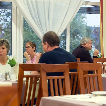מלון Hunguest Helios 4*